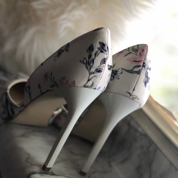 JustFab Monika White Floral heels US6.5UK-4.5EU-37 - Picture 2 of 8